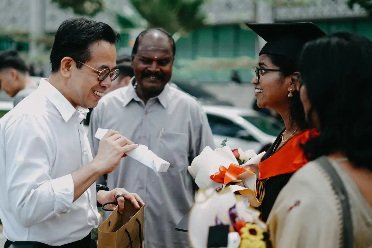 Steven Sim gifts Saundarya with Apple watch
