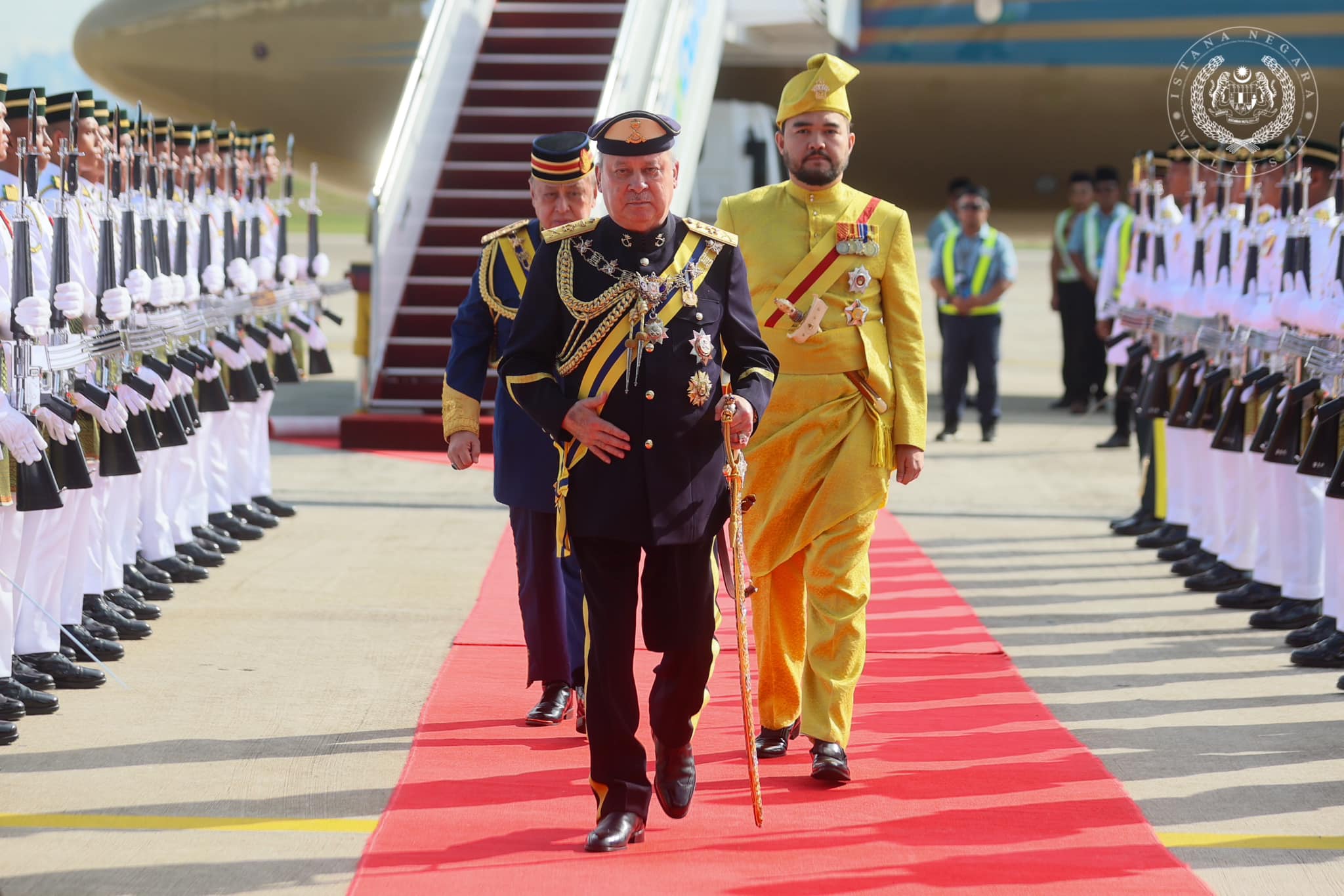 Sultan ibrahim arrives at istana negara
