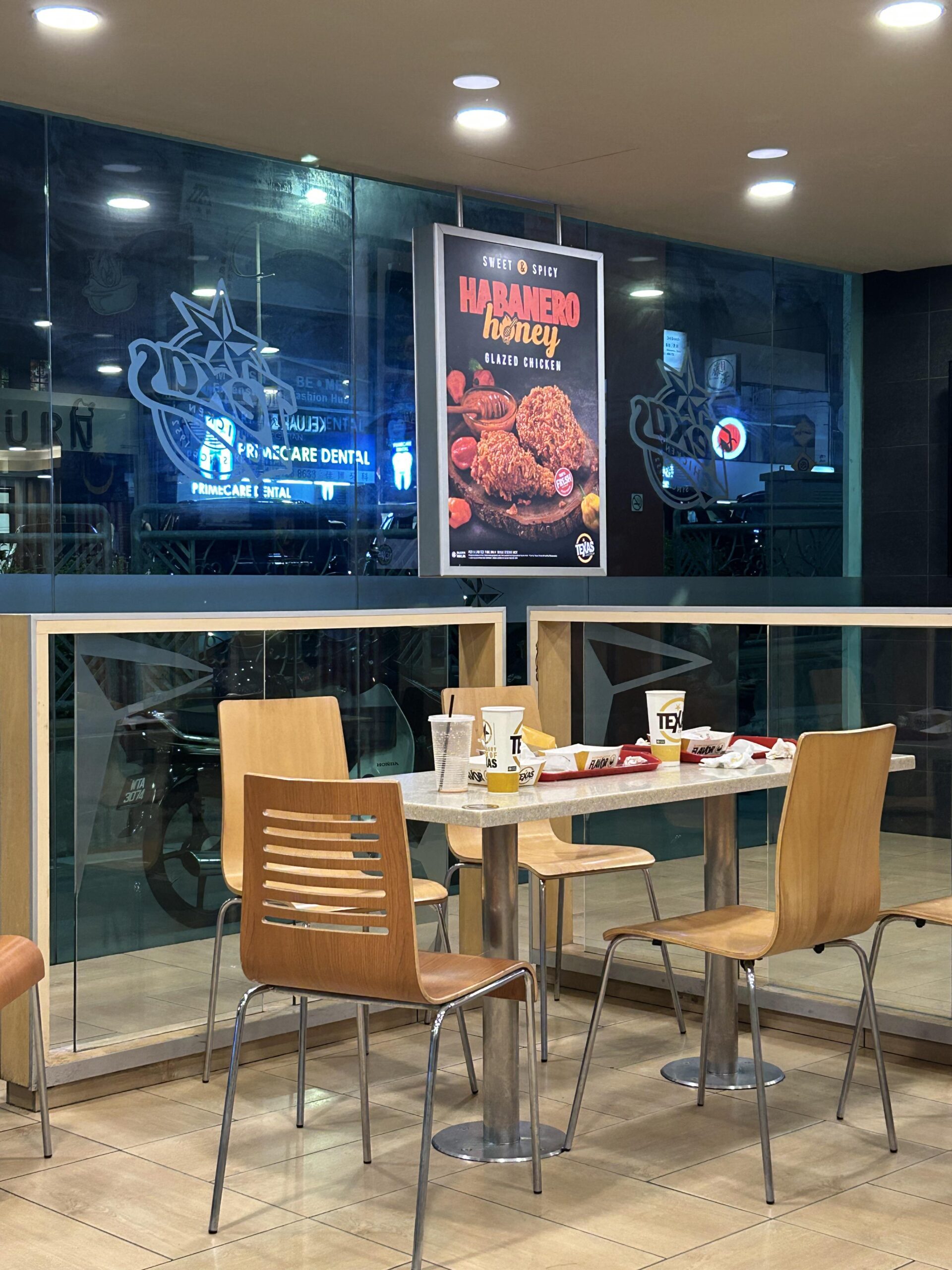 Table left messy and unclean at fast food restaurant