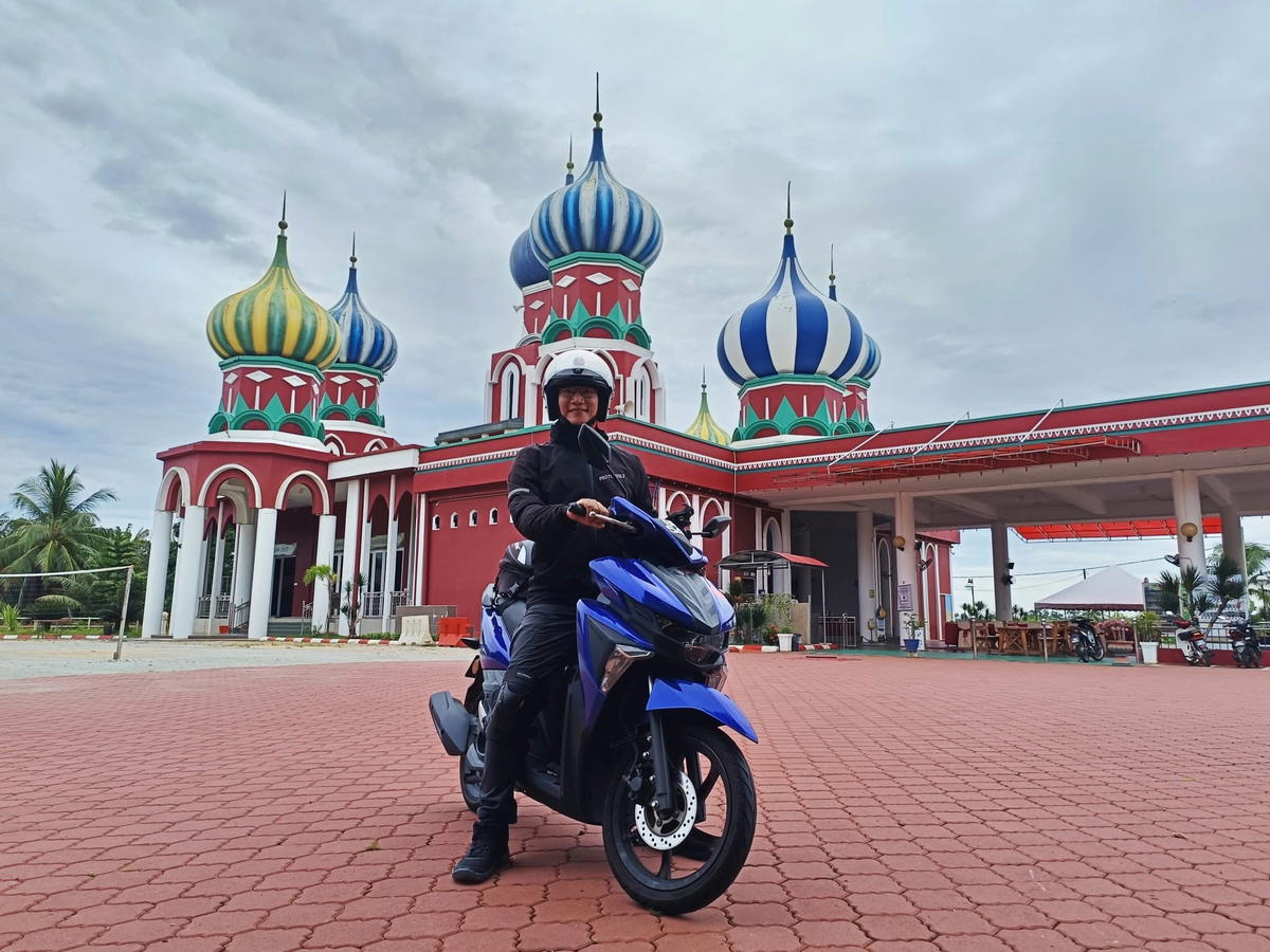 Taiwanese Teacher Rides 2,640KM Alone Through 6 States On Scooter, Says It Was Malaysians’ Kindness He’ll Remember Most