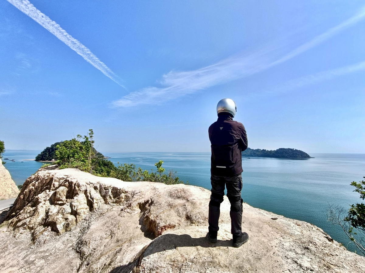Taiwanese Teacher Rides 2,640KM Alone Through 6 States On Scooter, Says It Was Malaysians’ Kindness He’ll Remember Most