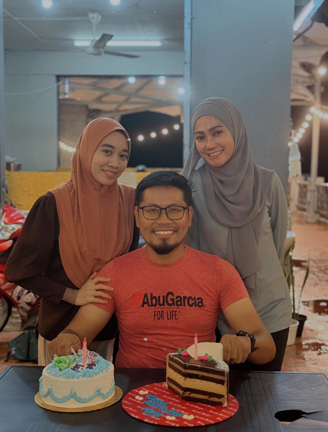 T'gganu man with his 2 wives (3)