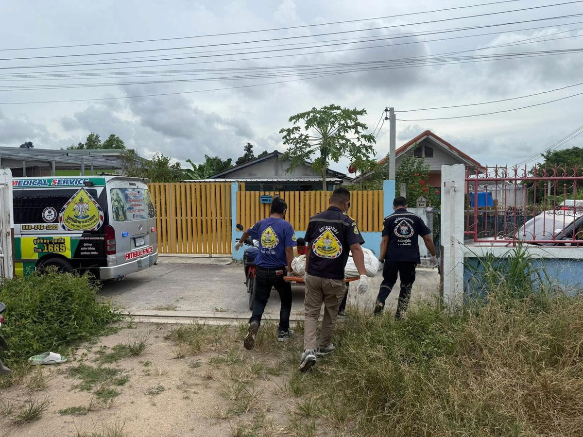 Thai police carrying body of man who drank beer for a month