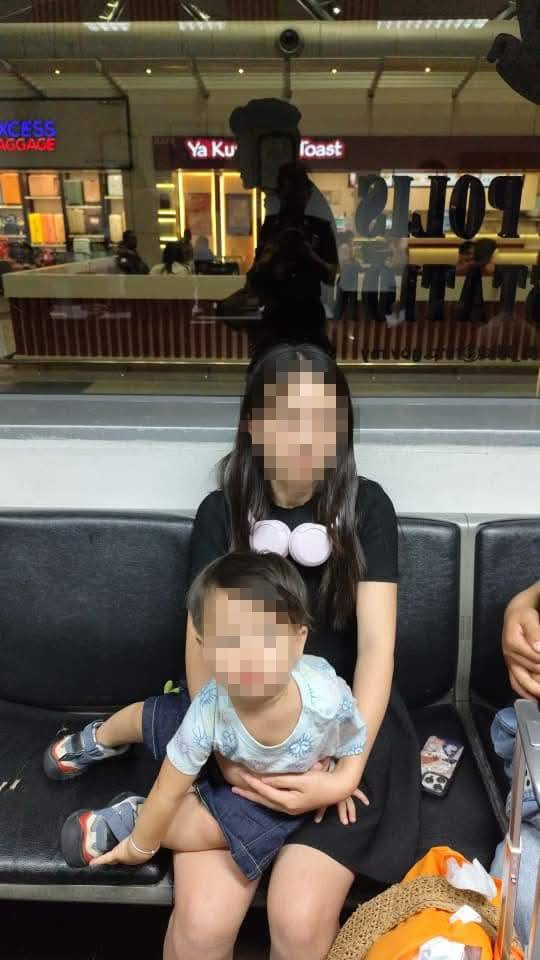 The China woman with her kid