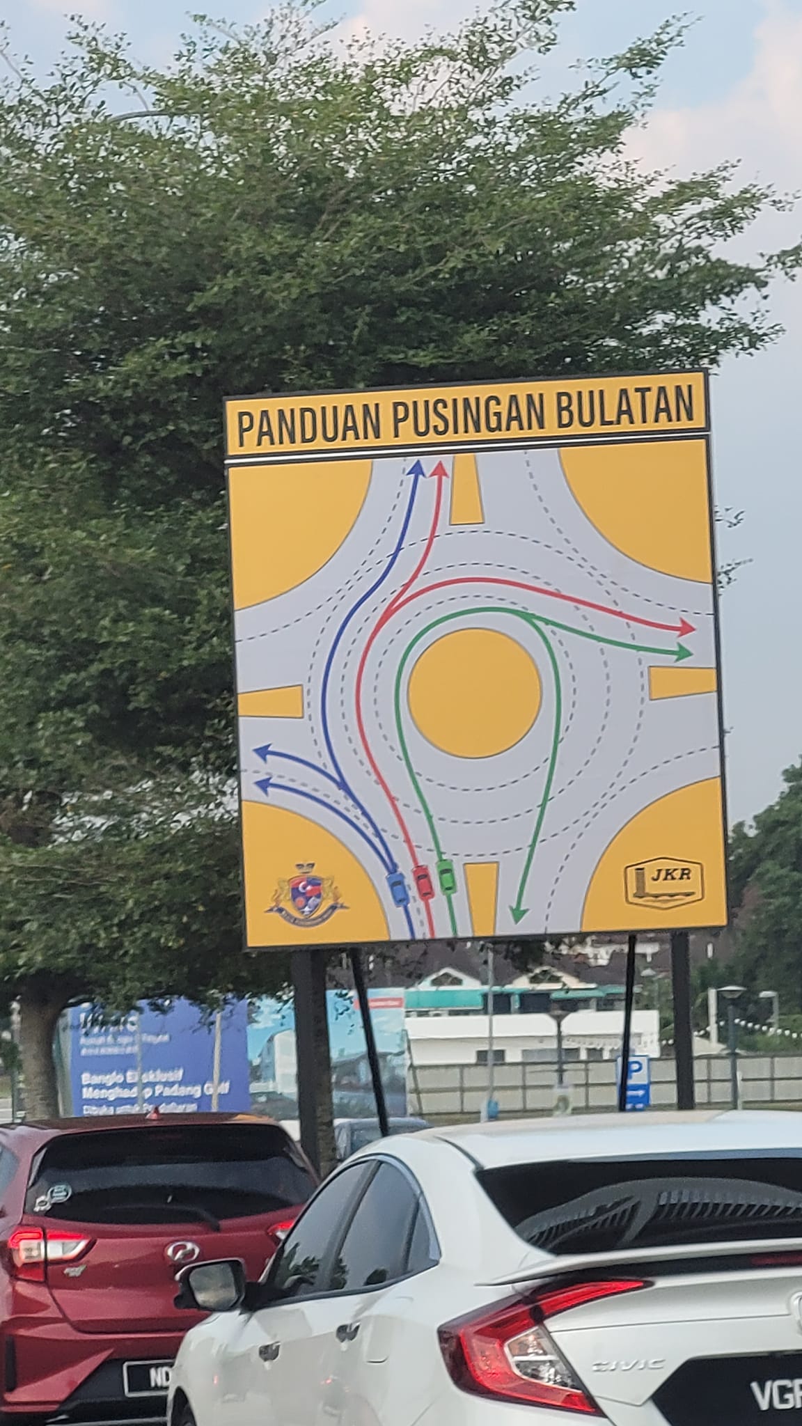 This huge roundabout billboard was set up in johor to help those unfamiliar with driving around one | weirdkaya