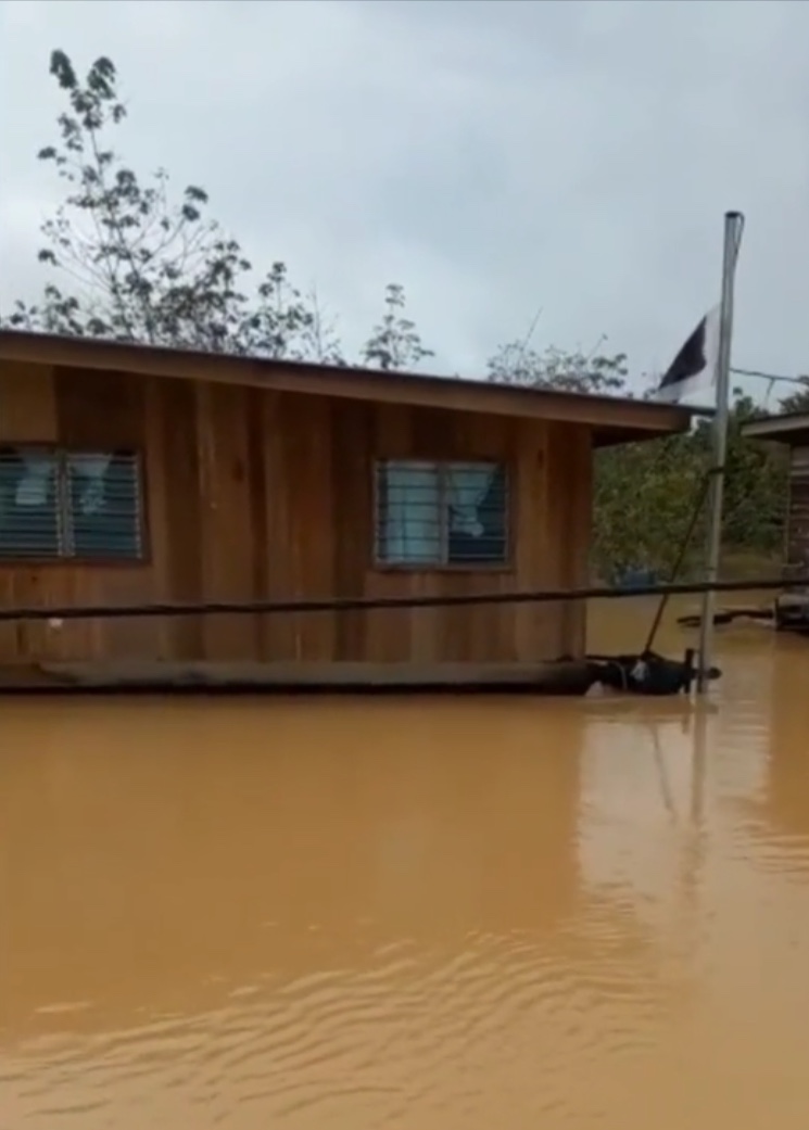 This pakcik spent 7 months to build 'floatable' house to combat constant flooding