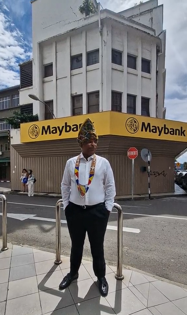 Tony fernandes at kk maybank (1)