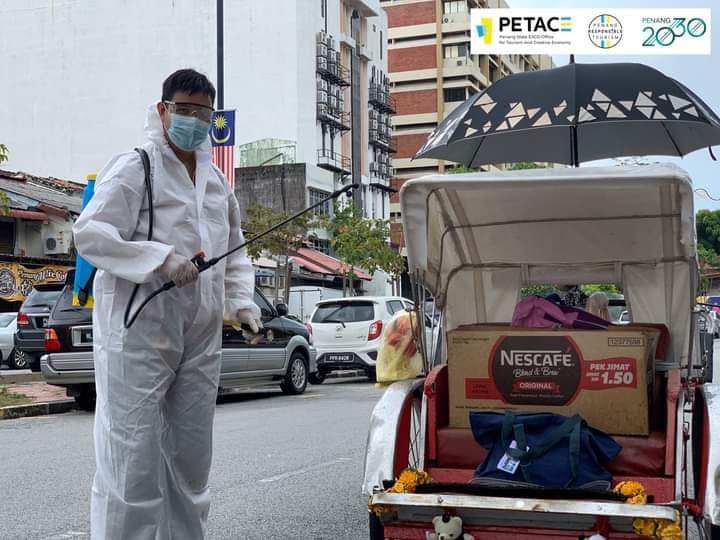 Penang's trishaw peddlers complete their second dose of vaccine | weirdkaya