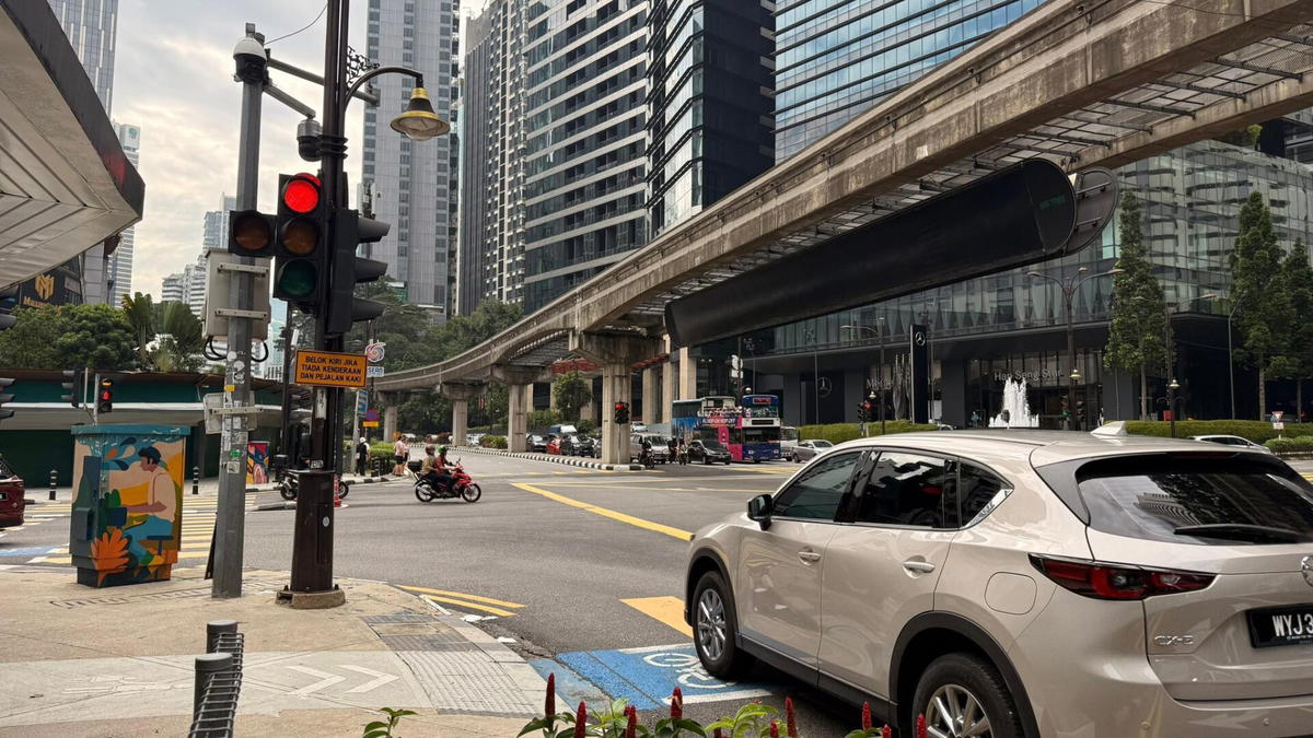 Turn left sign in KL