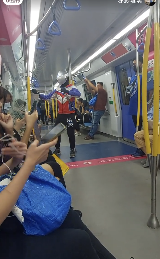 Ultraman spotted making funny poses onboard mrt train, leaves passengers amused | weirdkaya