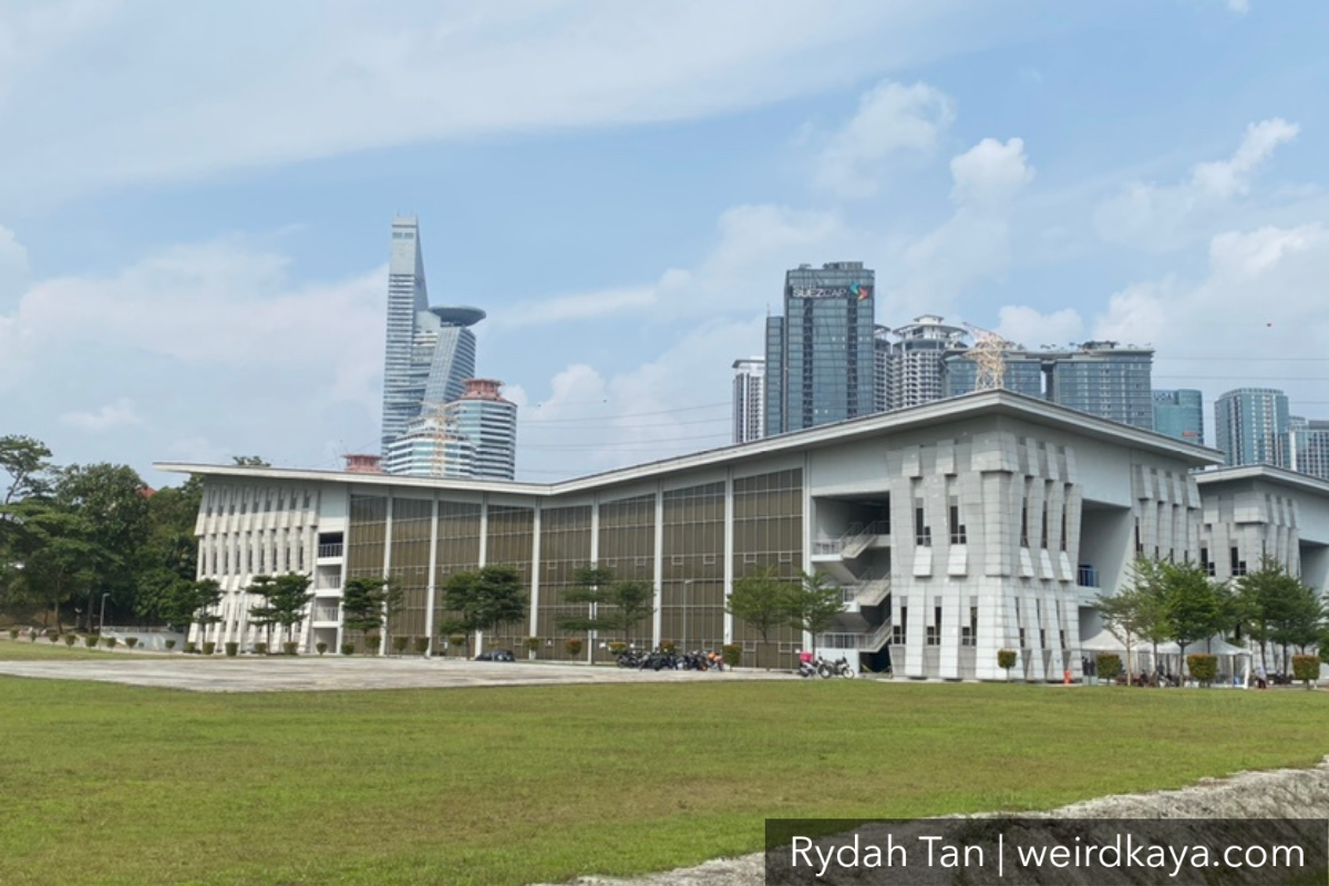 Foreign student faces expulsion from universiti malaya for wearing shorts to the library | weirdkaya