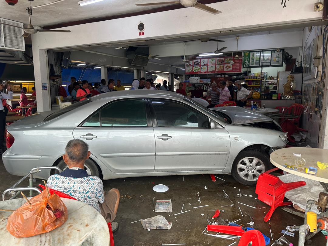 Uncle saddened to find wife death by car crashed to kopitiam 1
