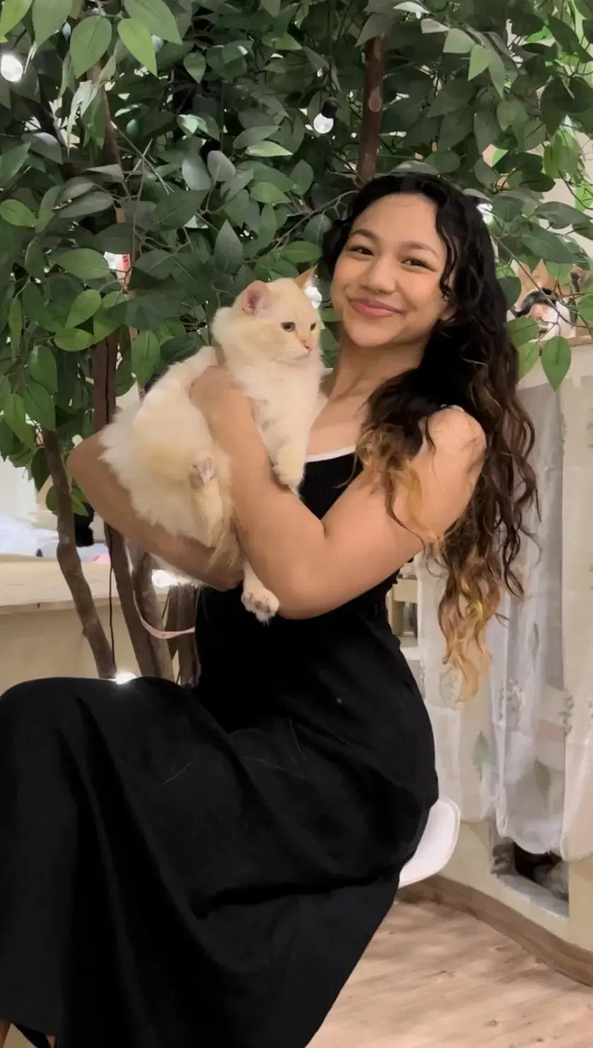 Tianna holding a cat at manjapot