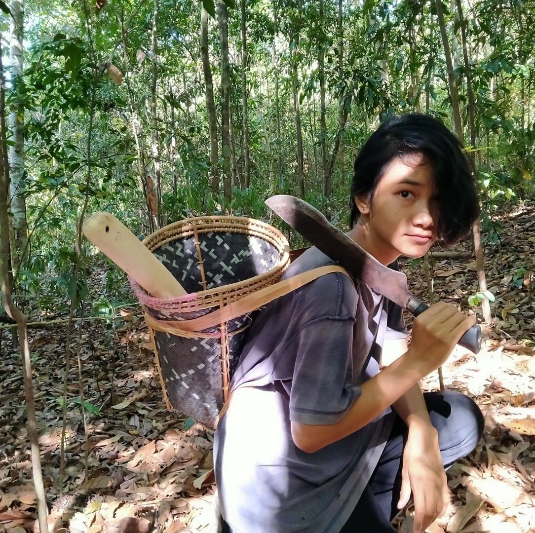 Veveonah Mosibin climb tree to take exam