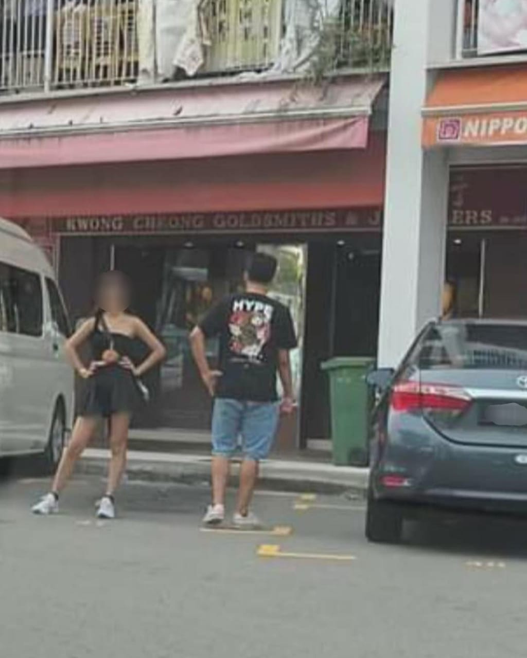 M’sian woman 'chups' parking spot with her body in s’pore, gets slammed by netizens
