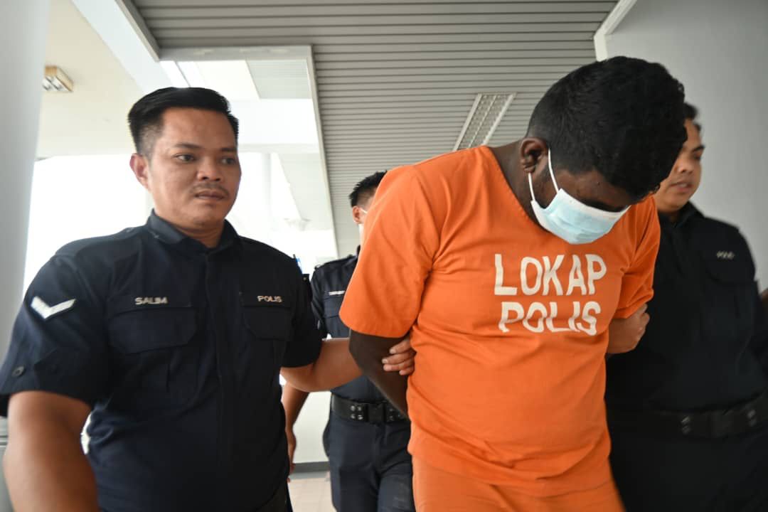 Msian man escorted by police to the court