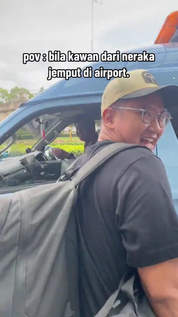 'van from the afterlife' — m'sian amused to see friend pick him up from airport in a hearse