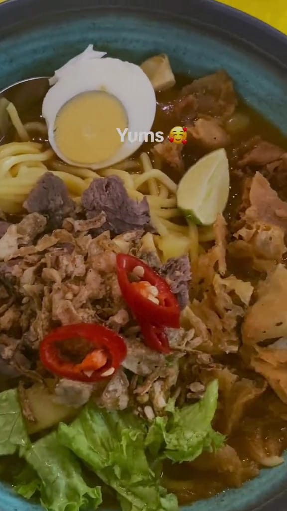 A bowl full of mee rebus