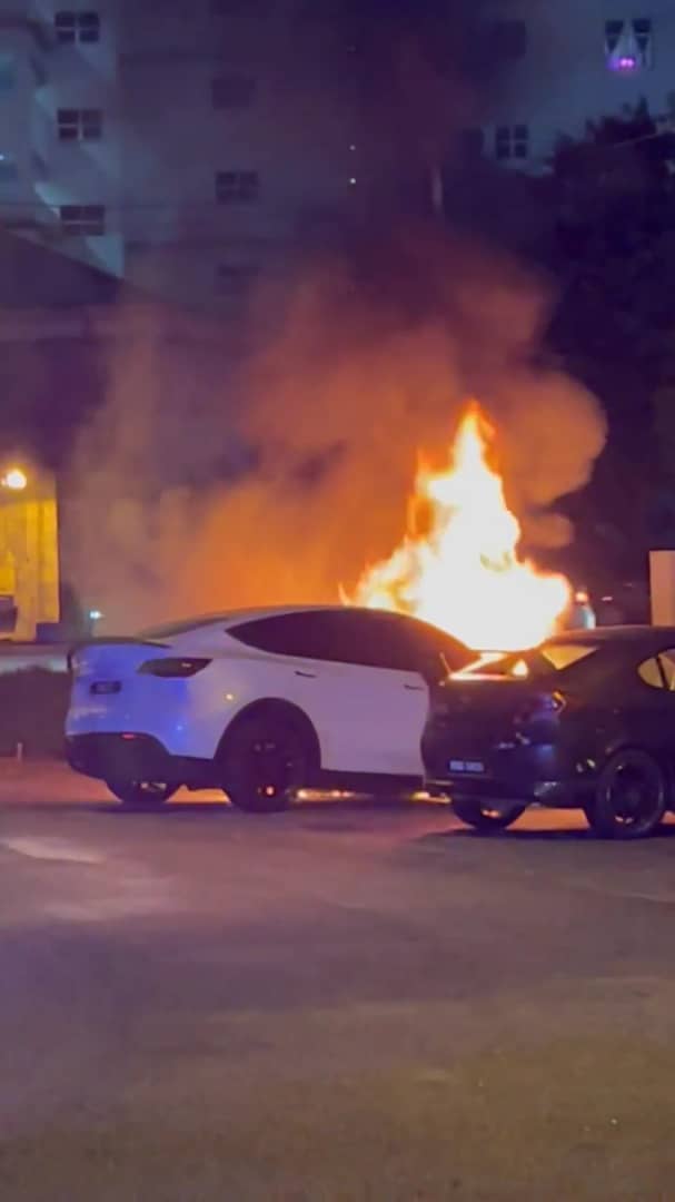 Parked tesla car was caught on camera burning