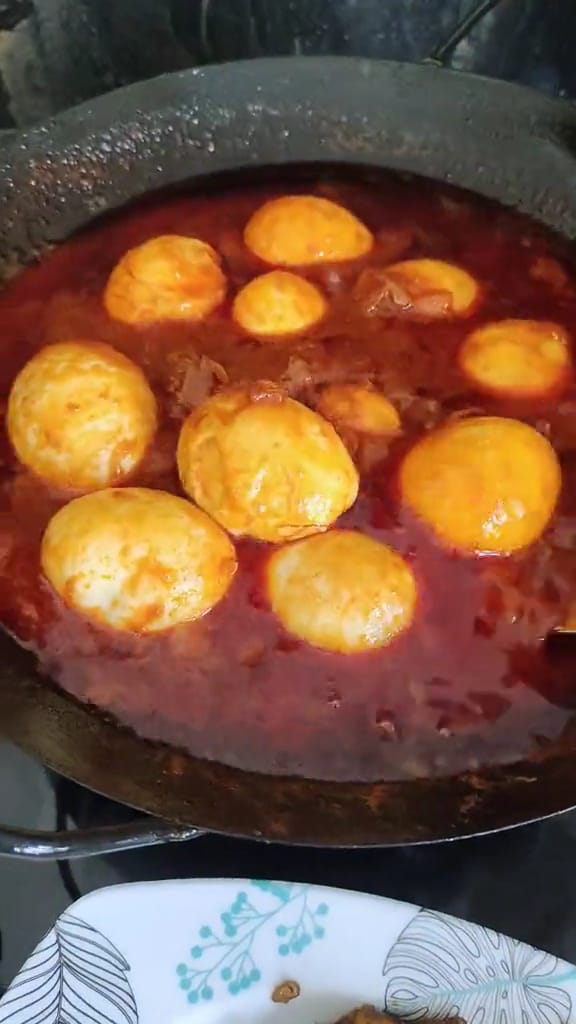 Msian woman cooked the eggs into a dish