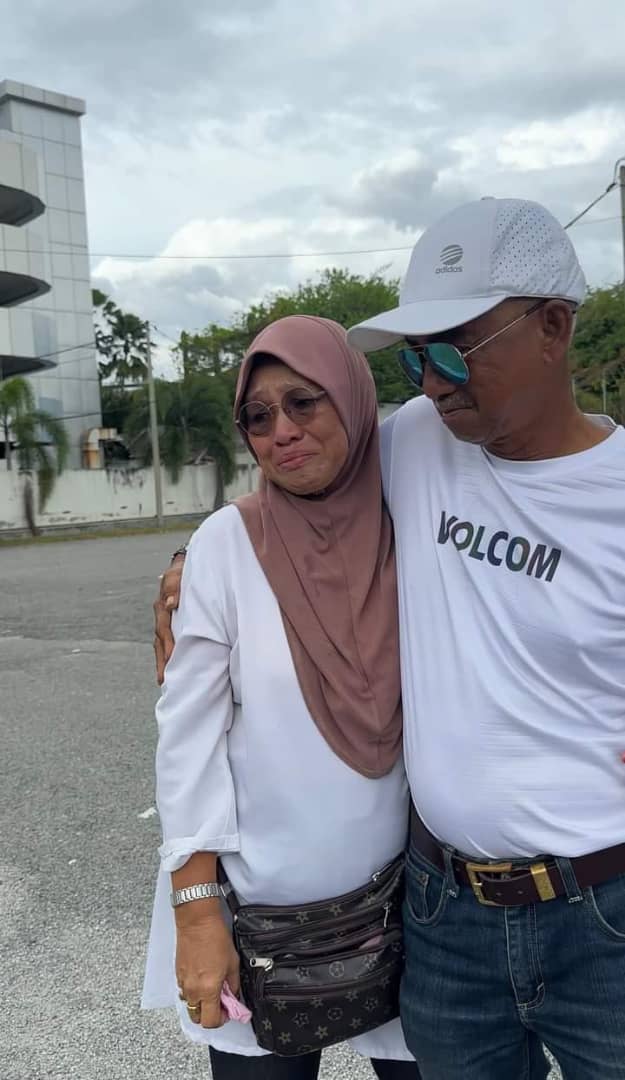 M'sian woman surprises her parents who used second-hand kancil for 8 years with a new car | weirdkaya