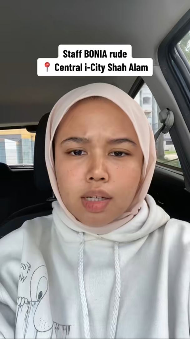 M’sian woman slams bonia staff after they judged her mother for looking 'poor' | weirdkaya