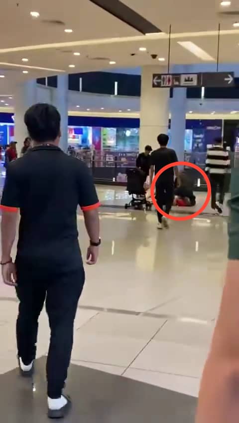 M'sian man seen allegedly choking woman at johor mall