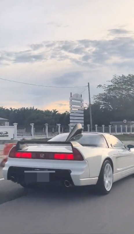 Msian couple shocked by rare car that looks like ultraman on muar road.