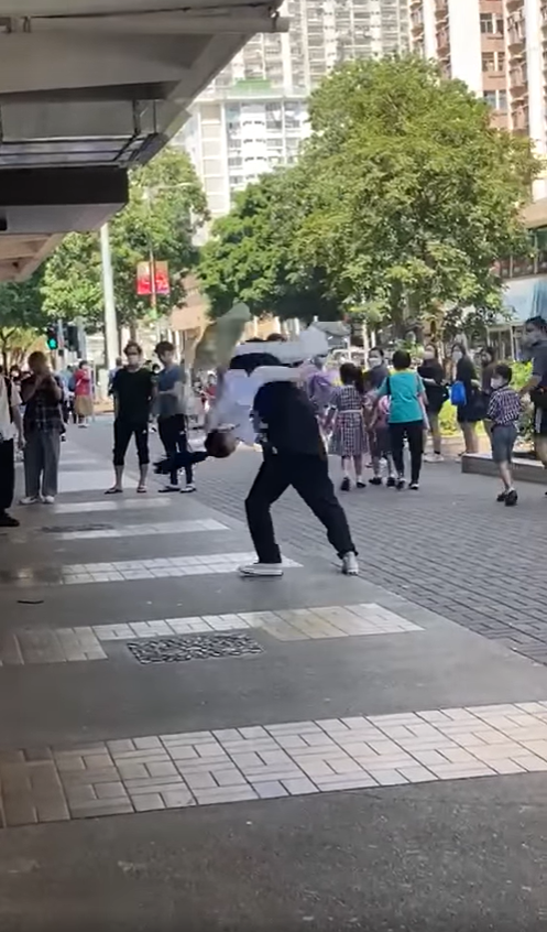 Hk girl pulls black widow's signature move on boyfriend