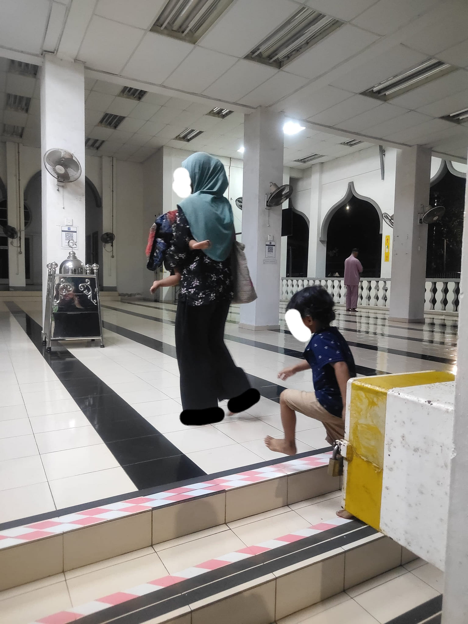 Woman and 2 children seeks refuge at mosque