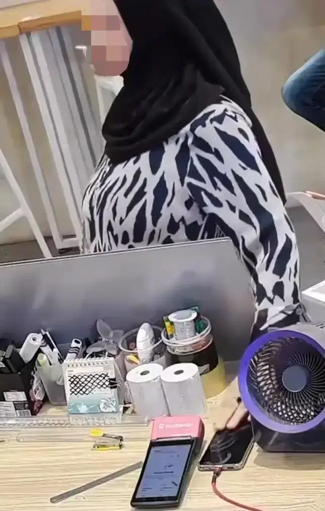 Woman attempts to steal handphone