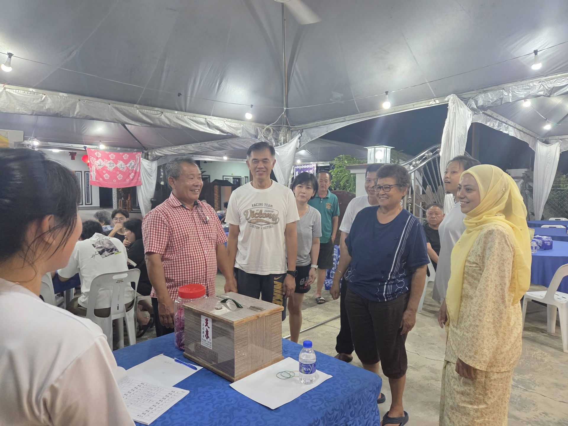 Woman attends non-Muslim funeral (1)