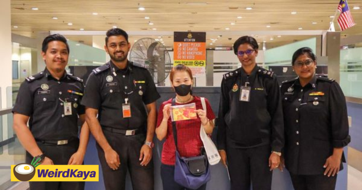 Woman grateful to johor immigration officer for returning rm1. 5k she lost while travelling | weirdkaya