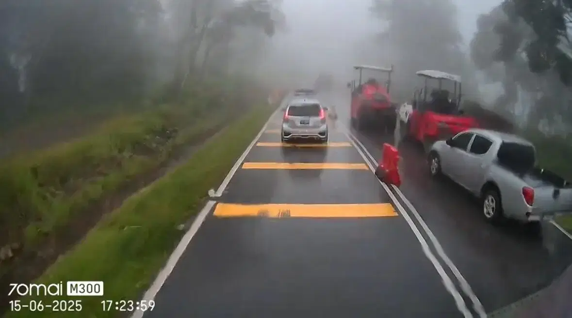 workers fix road2