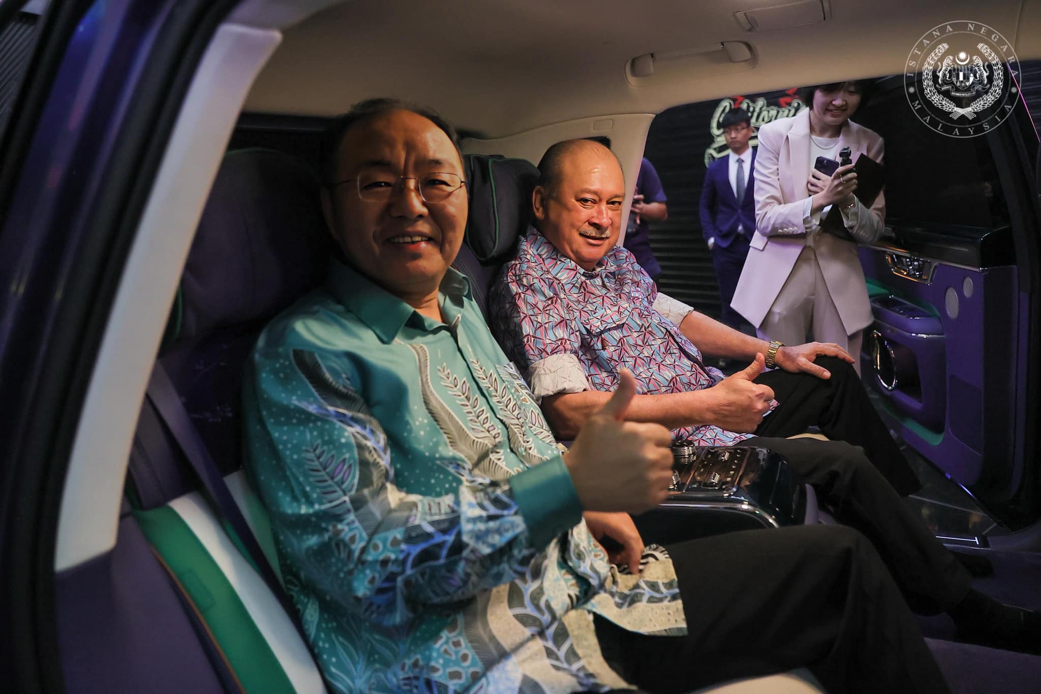 Yang di-pertuan agong, sultan ibrahim and ouyang yujing sitting in a car