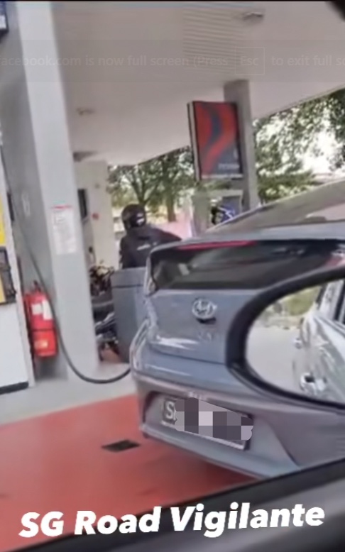 'you're stealing! '- m'sian confronts couple for pumping ron95 into their sg-registered vehicle | weirdkaya