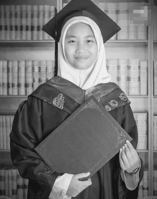 Zara's graduation photo