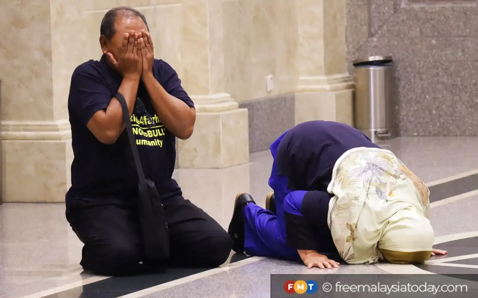 Zulfarhan osman zulkarnain parents kneel in grateful after hearing the court verdict