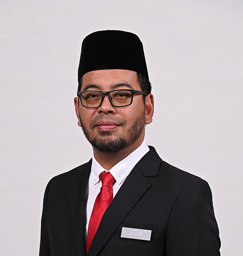 Deputy minister in the prime minister's department (islamic affairs) zulkifli hasan